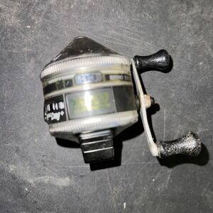Vintage ZEBCO 33 RHINO TOUGH FISHING REEL MADE IN USA Spincast